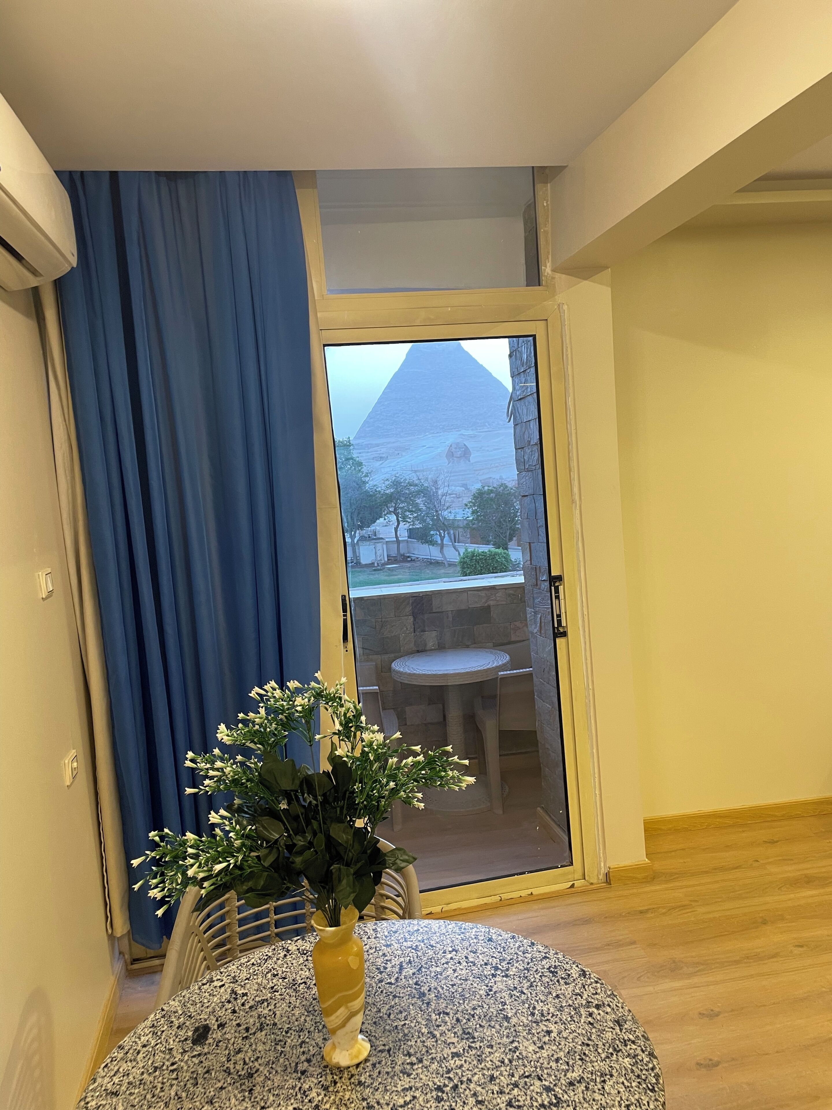Photo - Pyramids view inn