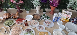 Free daily continental breakfast - Pyramids View inn Bed & Breakfast (Giza)