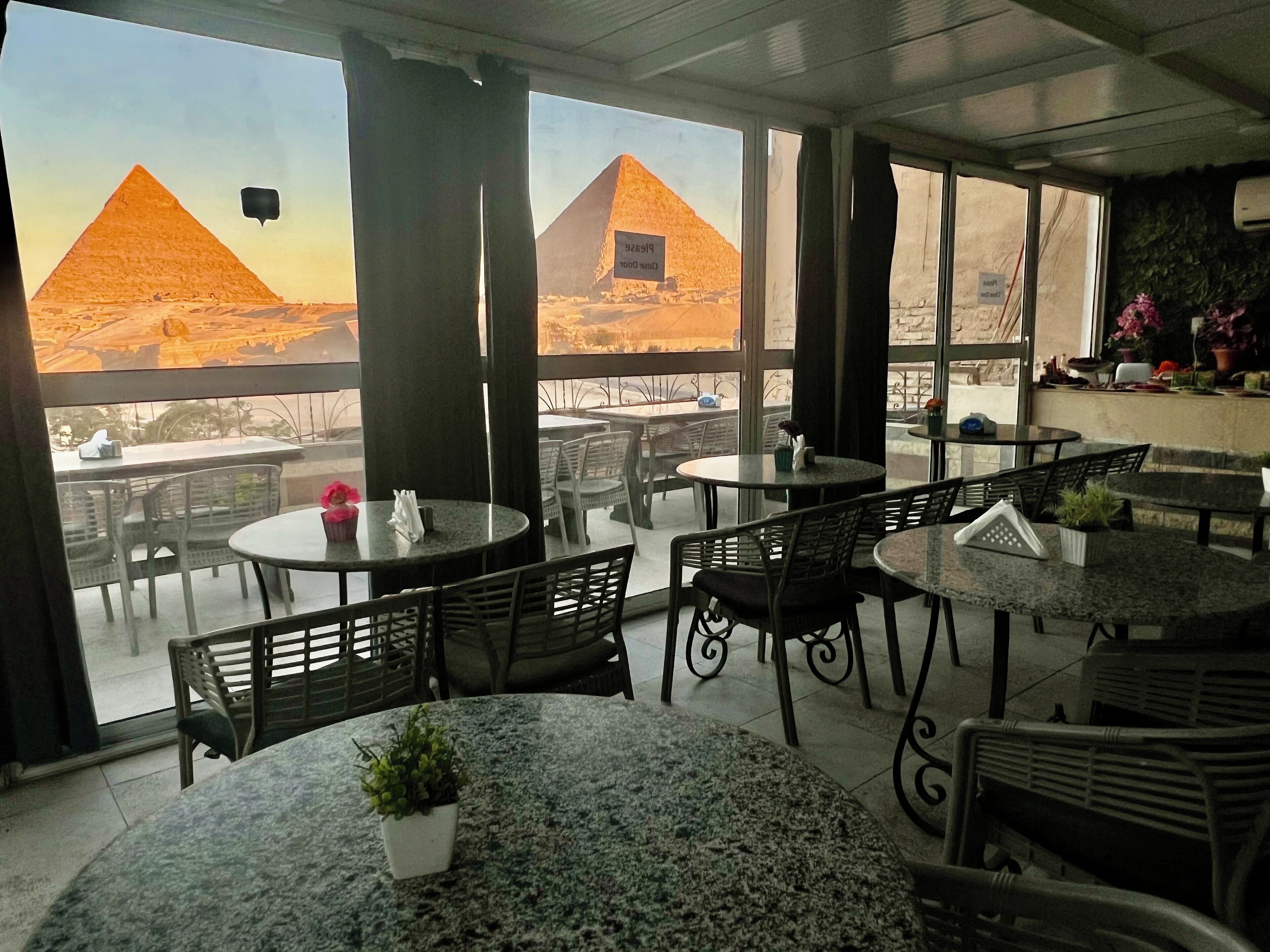 Photo - Pyramids view inn