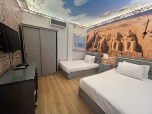 Egyptian cotton sheets, premium bedding, down comforters, pillowtop beds - Pyramids View inn Bed & Breakfast (Giza)