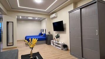 Egyptian cotton sheets, premium bedding, down comforters, pillowtop beds