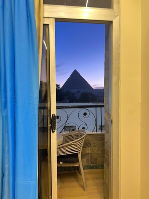 Egyptian cotton sheets, premium bedding, down duvets, pillow-top beds