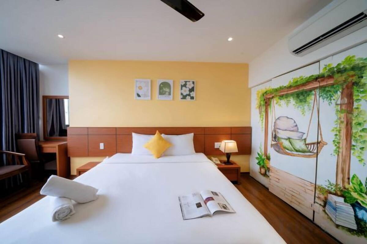 Blackout drapes, soundproofing, WiFi (free), bed sheets