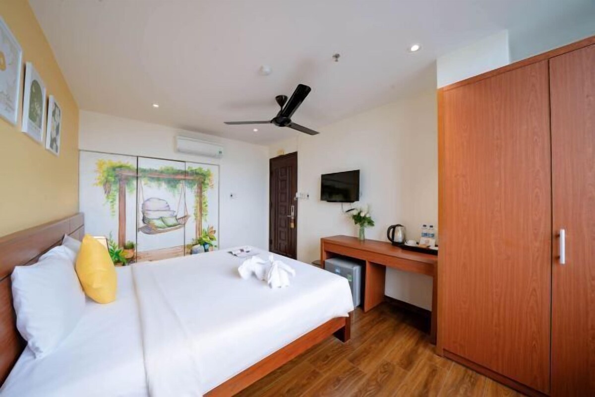 Blackout drapes, soundproofing, WiFi (free), bed sheets