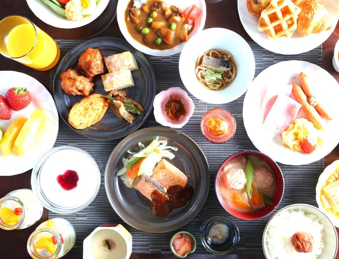 Daily buffet breakfast for a fee