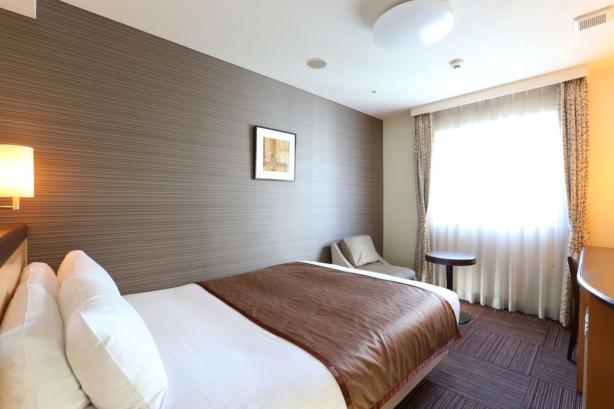 Down duvets, iron/ironing board, free WiFi, bed sheets