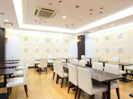 Colazione a buffet a pagamento, servita tutte le mattine 