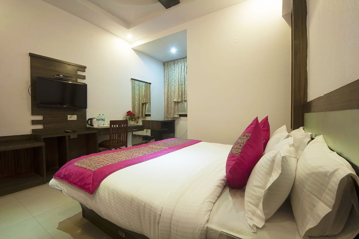 Deluxe Room, 1 Double Bed | Premium bedding, Select Comfort beds, individually decorated