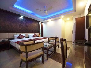 Habitación Premium, 1 cama doble | Ropa de cama de alta calidad y colchones Select Comfort