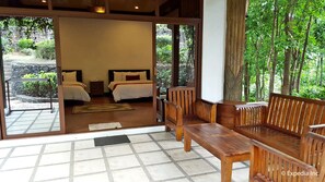 In-room safe, desk, rollaway beds, bed sheets - Cintai Coritos Garden (Balete)