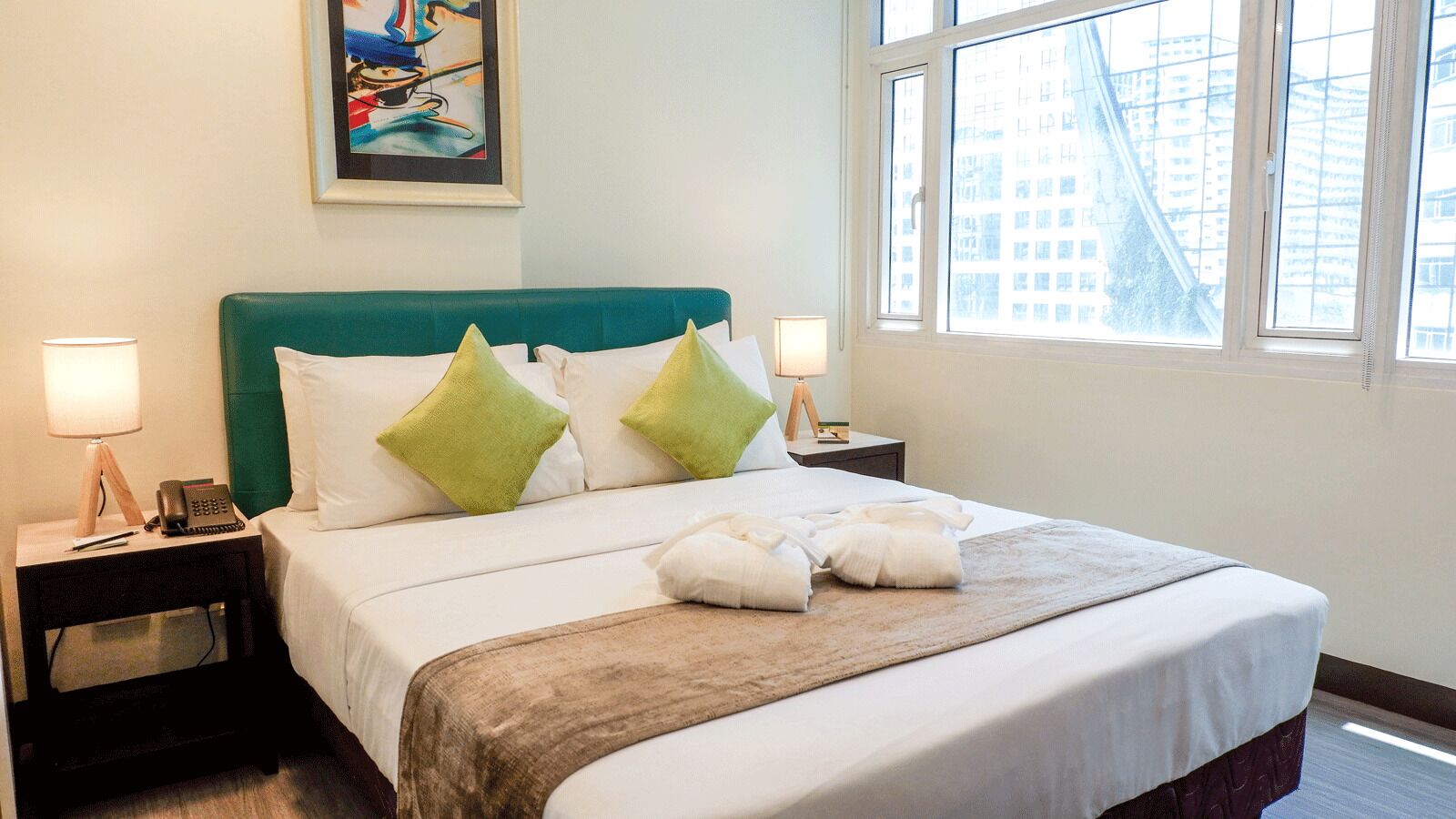 Suite | Ropa de cama de alta calidad y caja de seguridad en la habitación 