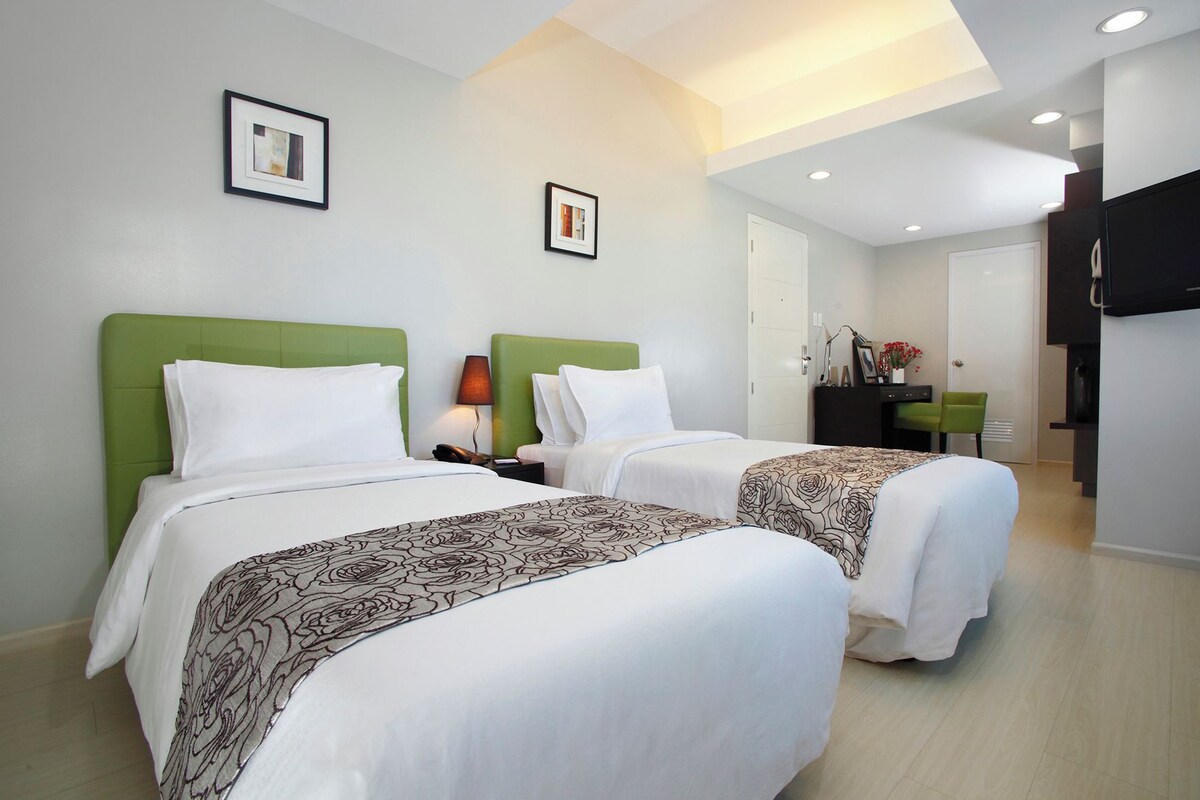 Premium bedding, in-room safe, desk, iron/ironing board (on request)