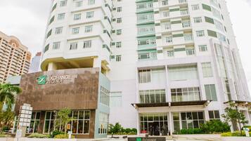 Vista frontal de la propiedad