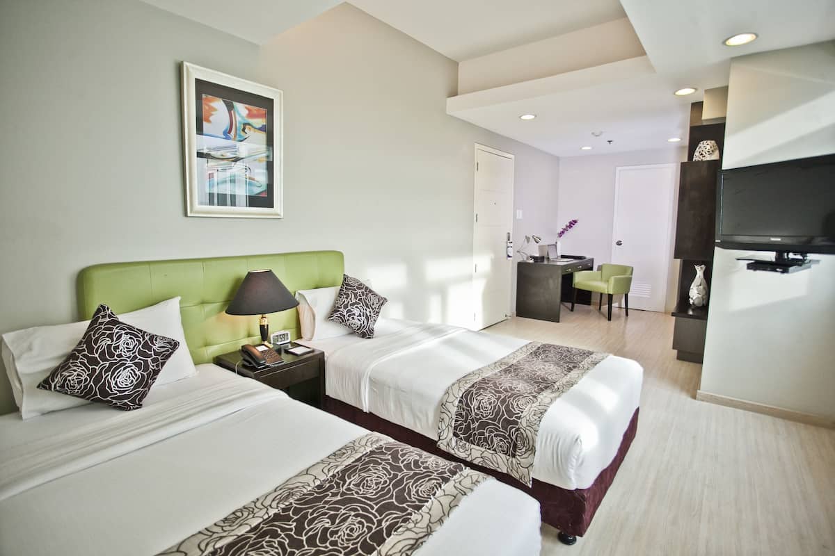 Premium bedding, in-room safe, individually decorated