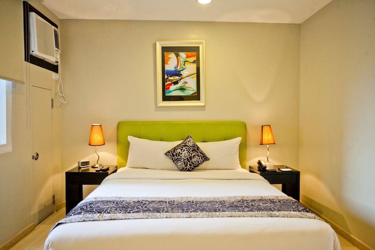 Roupas de cama premium, cofres nos quartos, individualmente decorados