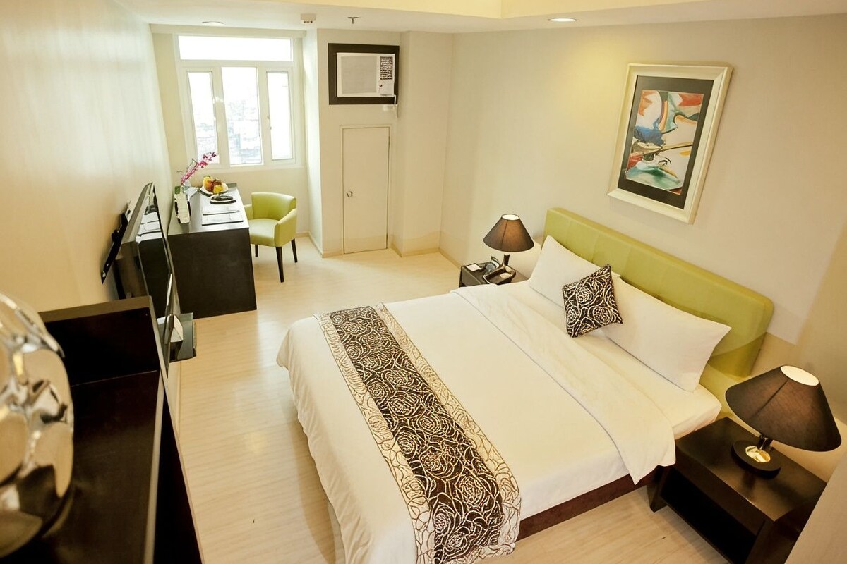 Premium bedding, in-room safe, desk, iron/ironing board (on request)