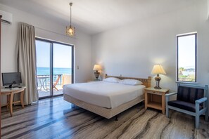 Family Room (Open Plan) | In-room safe, blackout drapes, free WiFi - Minerva Beach (Chania)