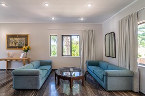 Lobby sitting area - Minerva Beach (Chania)