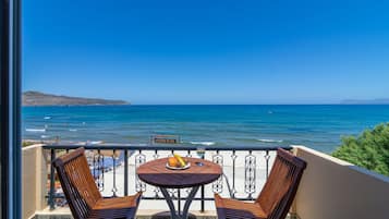 Family Room (Open Plan) | Beach/ocean view