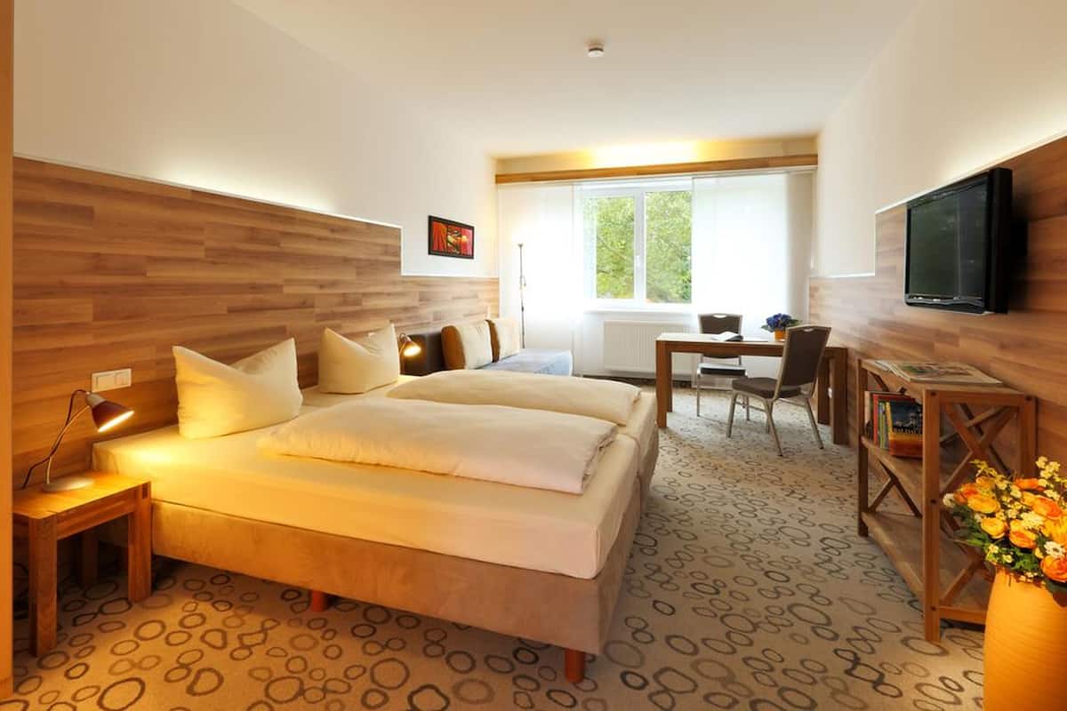 1 bedroom, hypo-allergenic bedding, individually decorated, desk