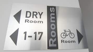 A sign indicating directions to the dry room and rooms 1-17, with a bicycle symbol suggesting bike-friendly accommodations.