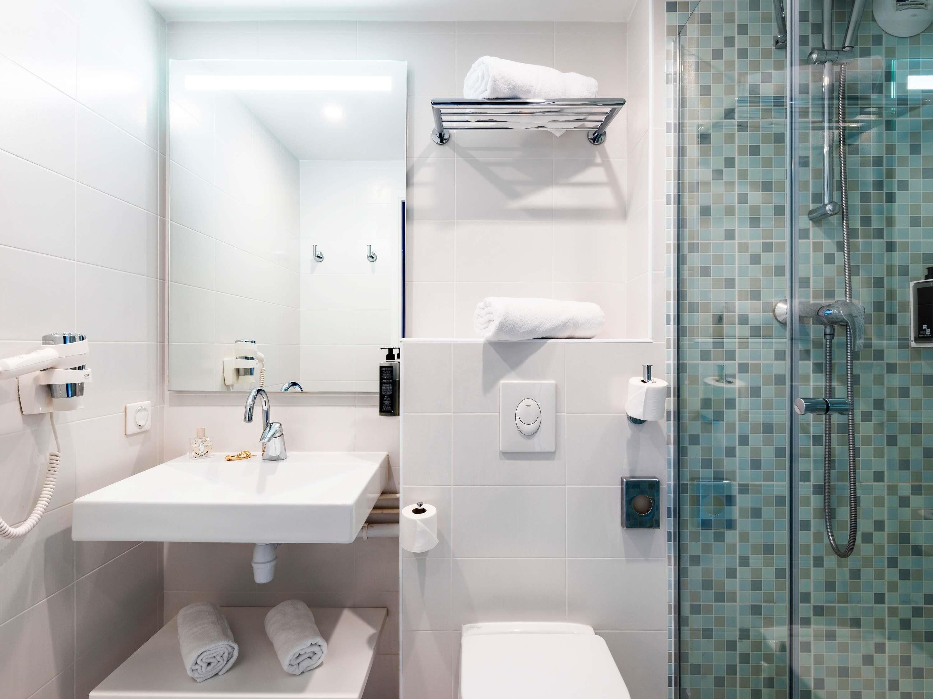 standard room, 2 single beds | premium bedding, desk, soundproofing, free wifi