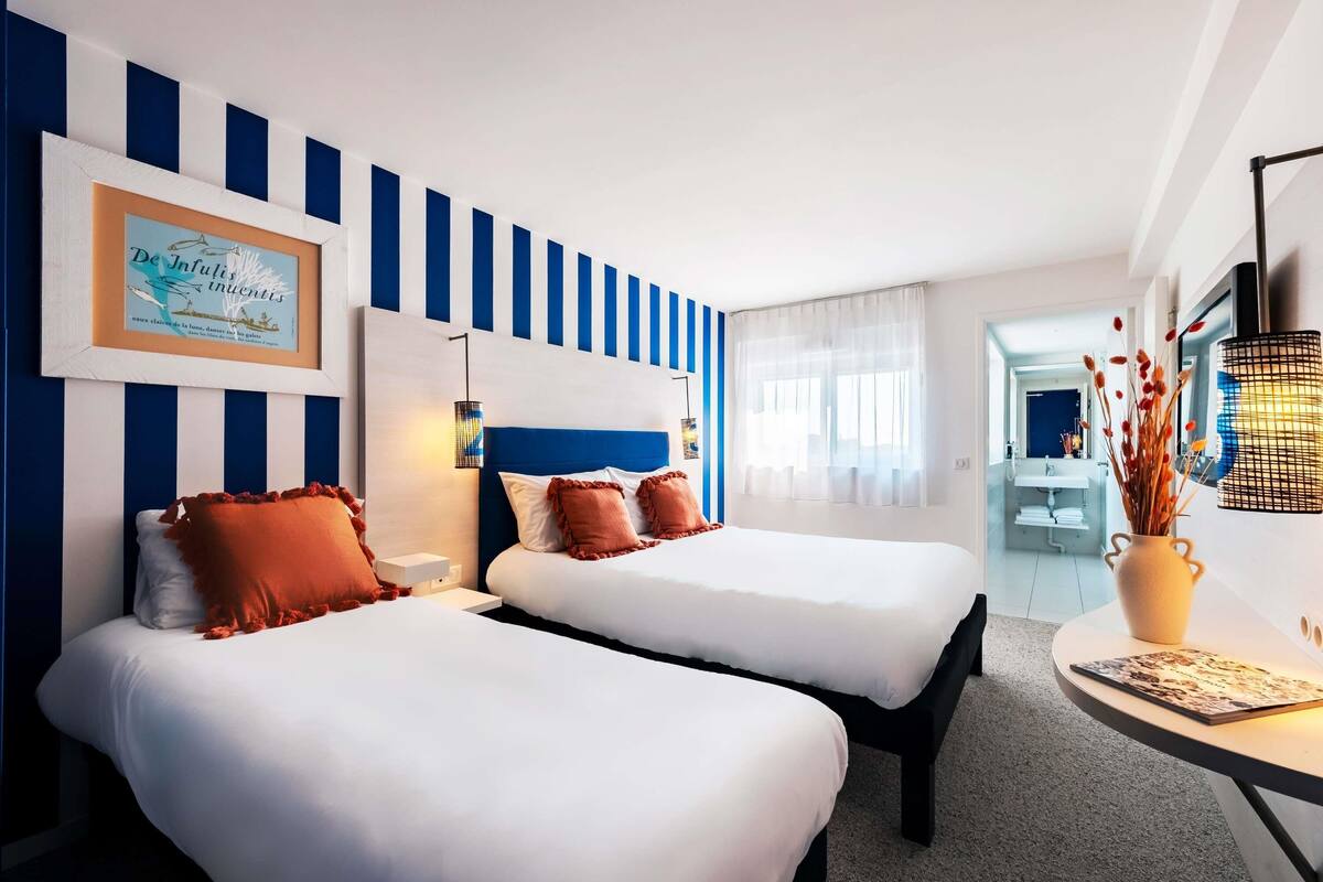 premium bedding, desk, soundproofing, free wifi