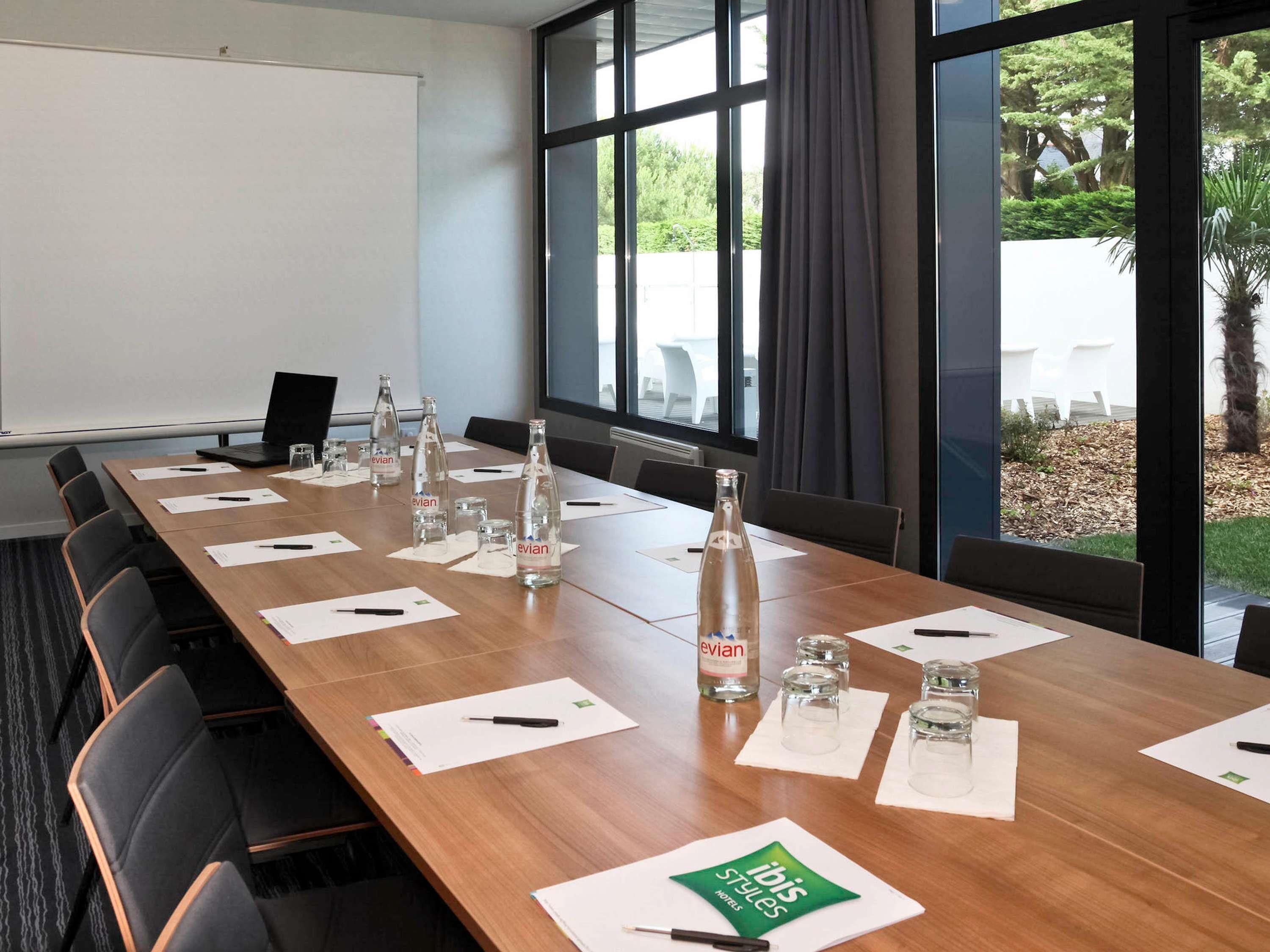 Meeting facility