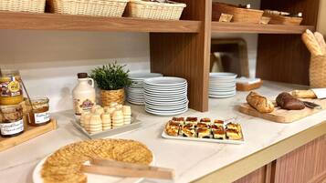 Free daily buffet breakfast