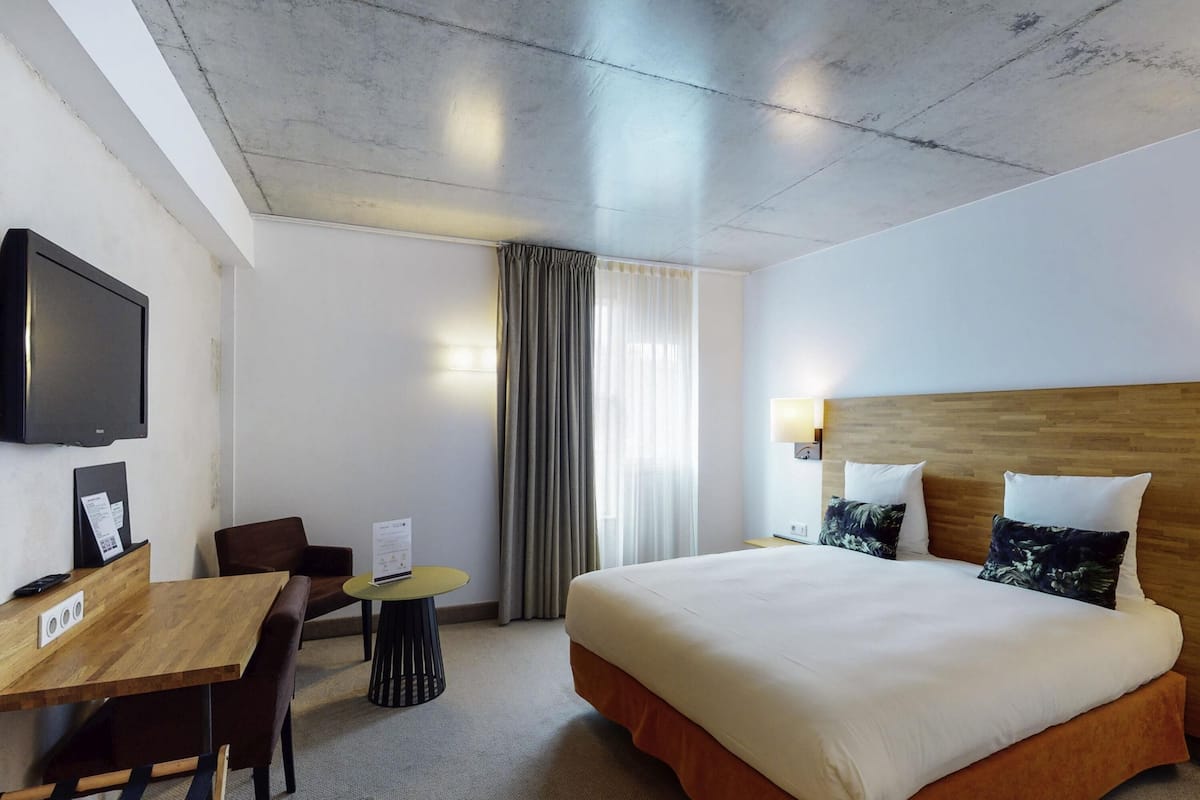Classic Room, 1 Double Bed | Premium bedding, minibar, in-room safe, individually decorated