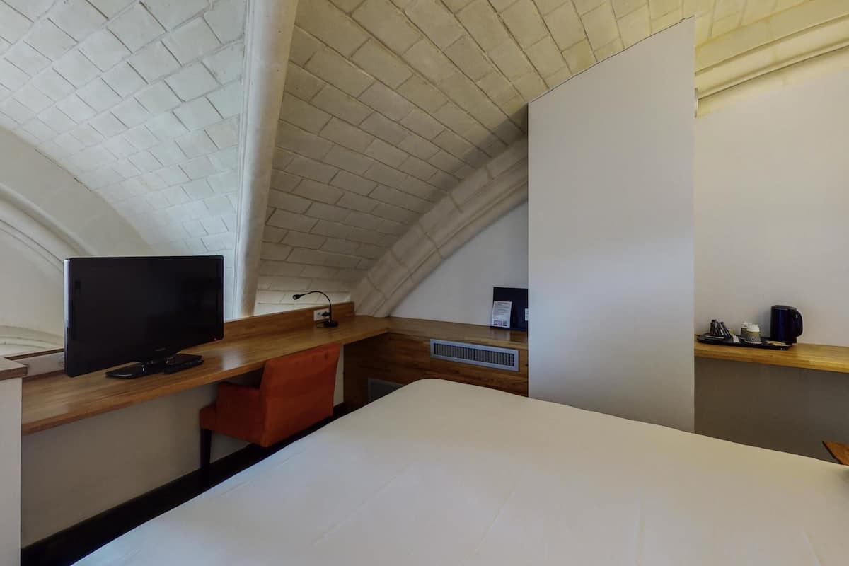 Superior Room, 1 Double Bed | Premium bedding, minibar, in-room safe, individually decorated