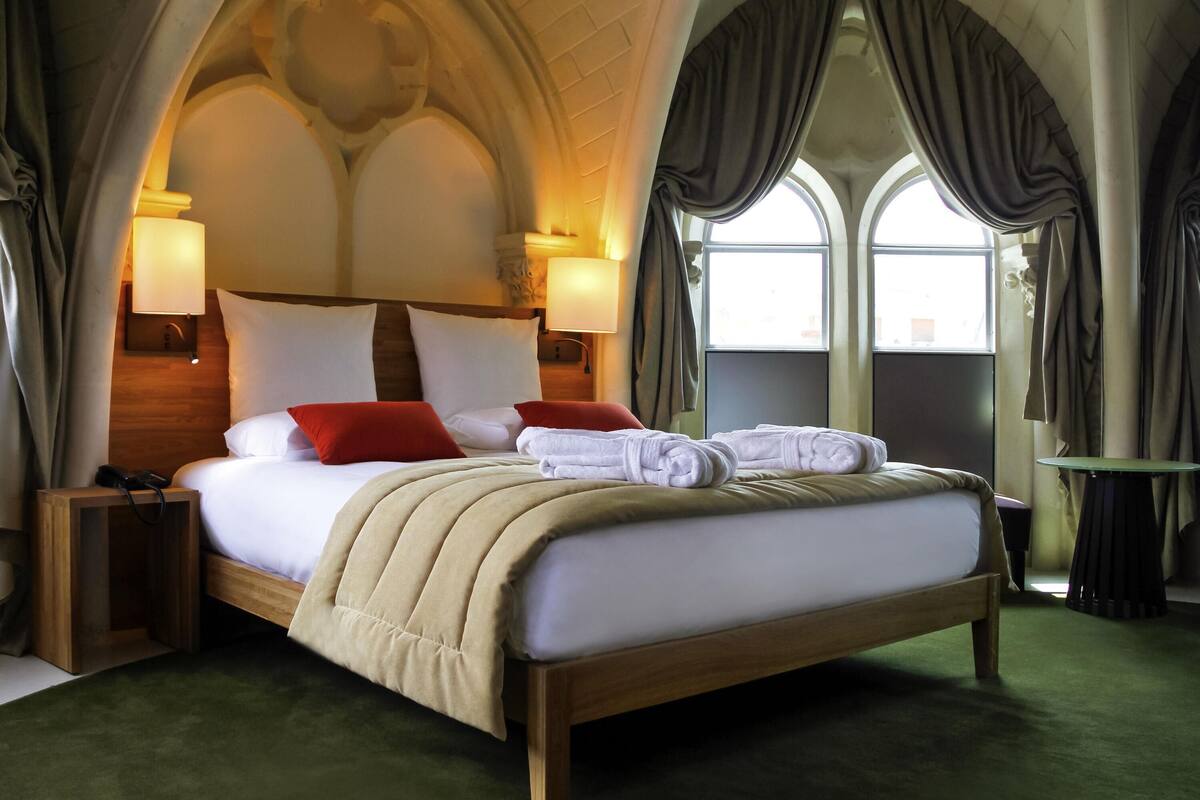 premium bedding, minibar, in-room safe, individually decorated