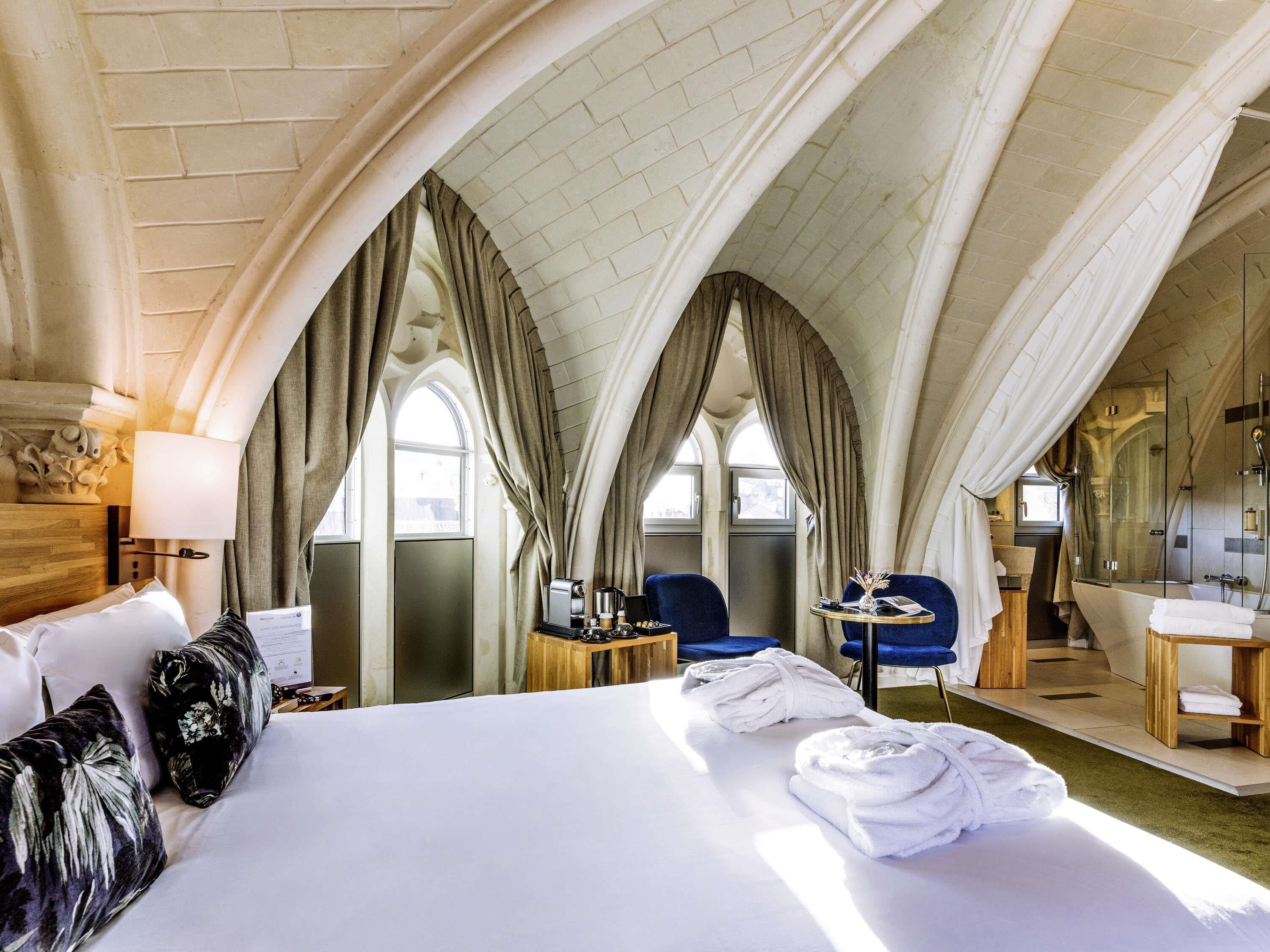 Ropa de cama de alta calidad y minibar 