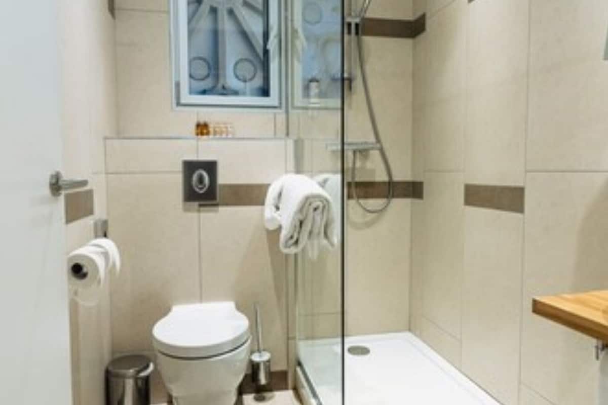 classic room, 1 double bed | bathroom | eco-friendly toiletries, hair dryer, towels