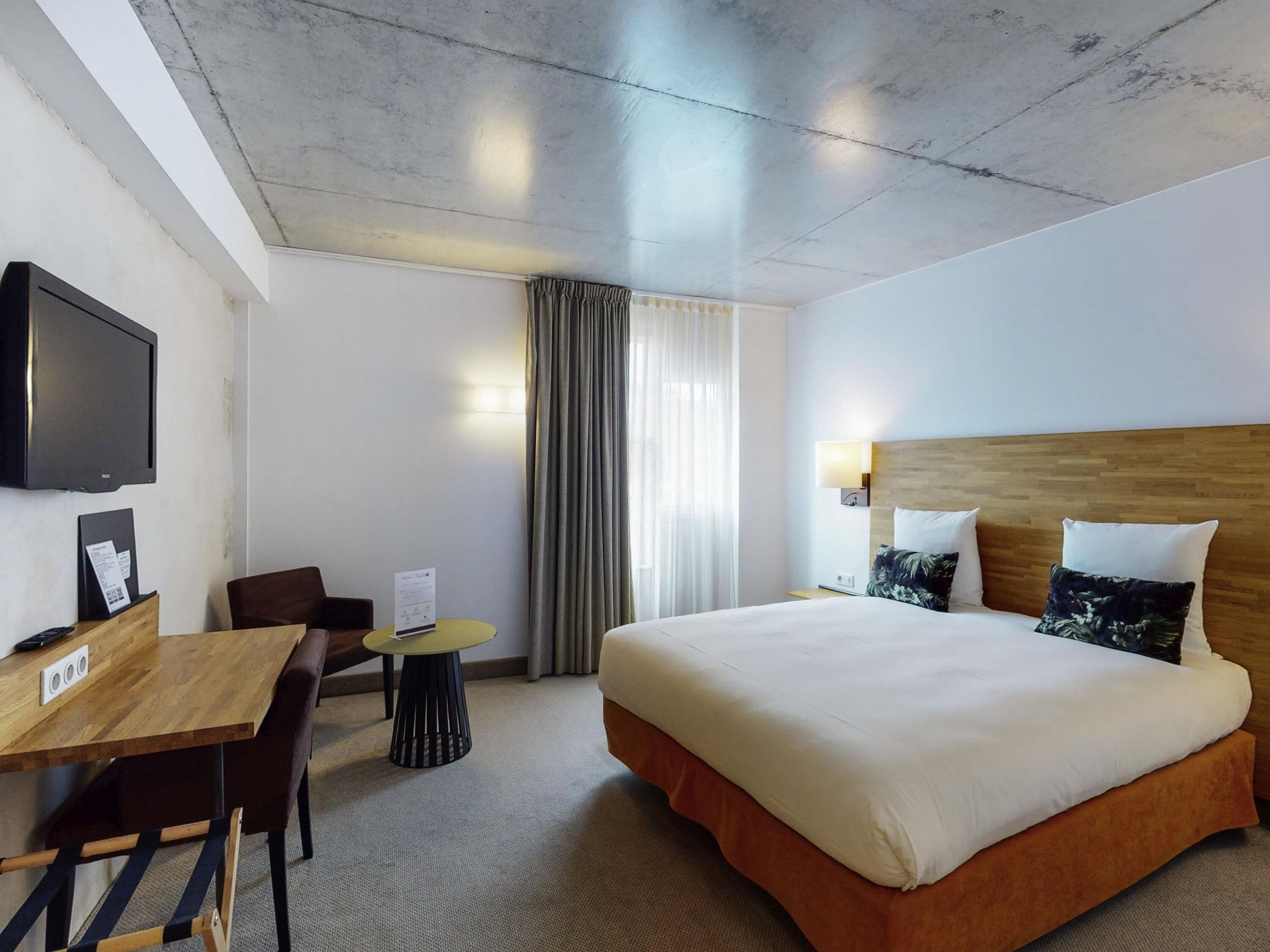 Classic Room, 1 Double Bed | Premium bedding, minibar, in-room safe, individually decorated