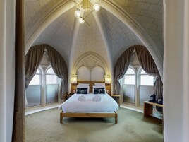 Ropa de cama de alta calidad y minibar 