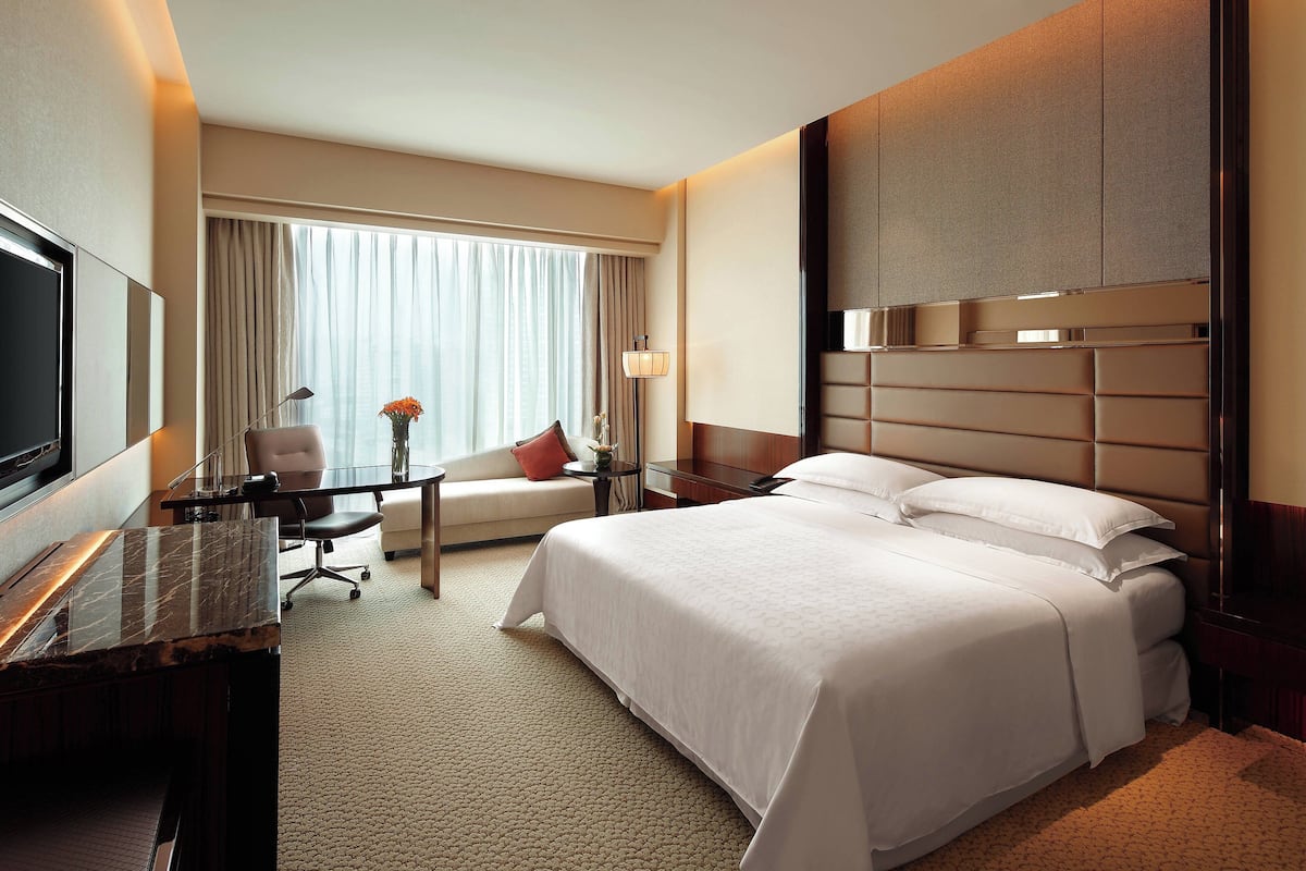 1 bedroom, premium bedding, down duvets, free minibar items