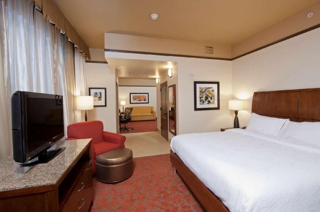 Premium bedding, in-room safe, desk, iron/ironing board
