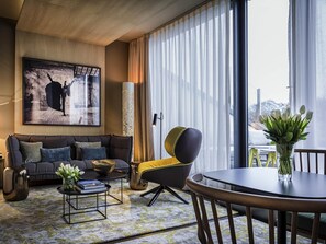 Premium bedding, minibar, in-room safe, individually decorated - Das Stue (Berlin)