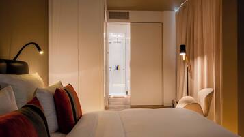 Ropa de cama de alta calidad y minibar