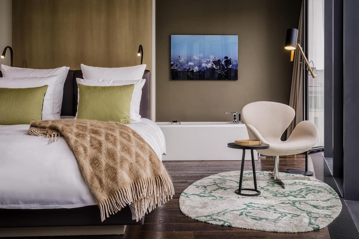 Embassy Room | 高級寝具、ミニバー、セーフティボックス (室内)、デスク