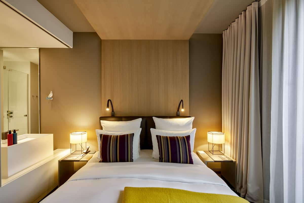 Chambre, 1 trÚs grand lit (SO Stue) | 1 chambre, literie de qualité supérieure, minibar