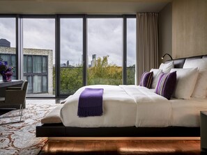 Premium bedding, minibar, in-room safe, individually decorated - Das Stue (Berlin)