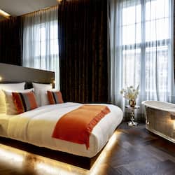 Suite, 1 King Bed (Stue Suite) | 1 bedroom, premium bedding, minibar, in-room safe