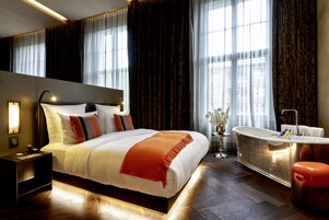 Stue Suite | Premium bedding, minibar, in-room safe, individually decorated