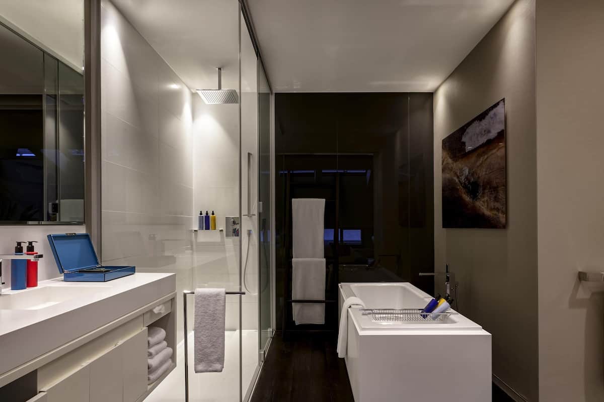Suite, 1 trÚs grand lit (SO Suite) | 1 chambre, literie de qualité supérieure, minibar
