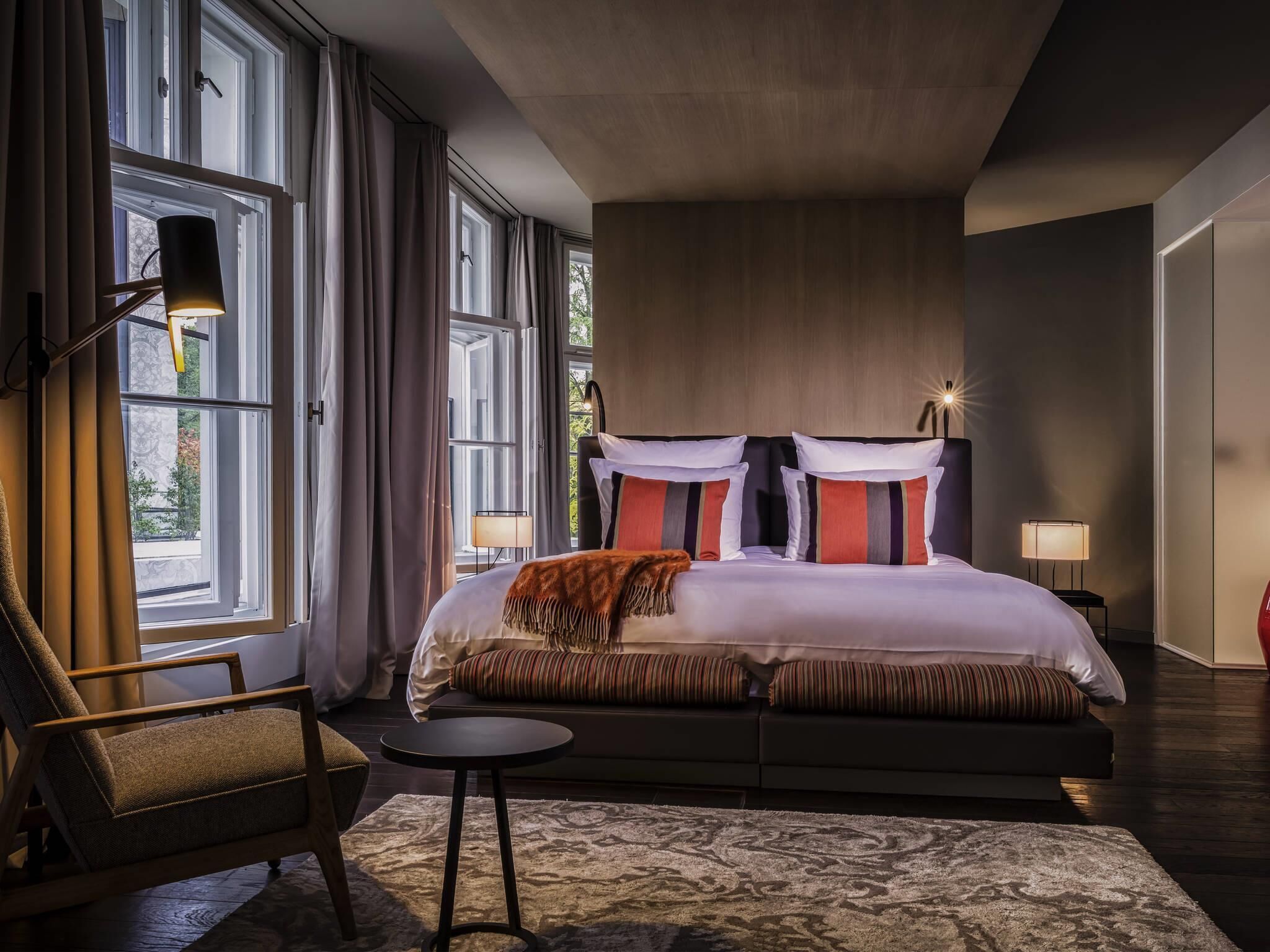Junior Suite | Premium bedding, minibar, in-room safe, individually decorated