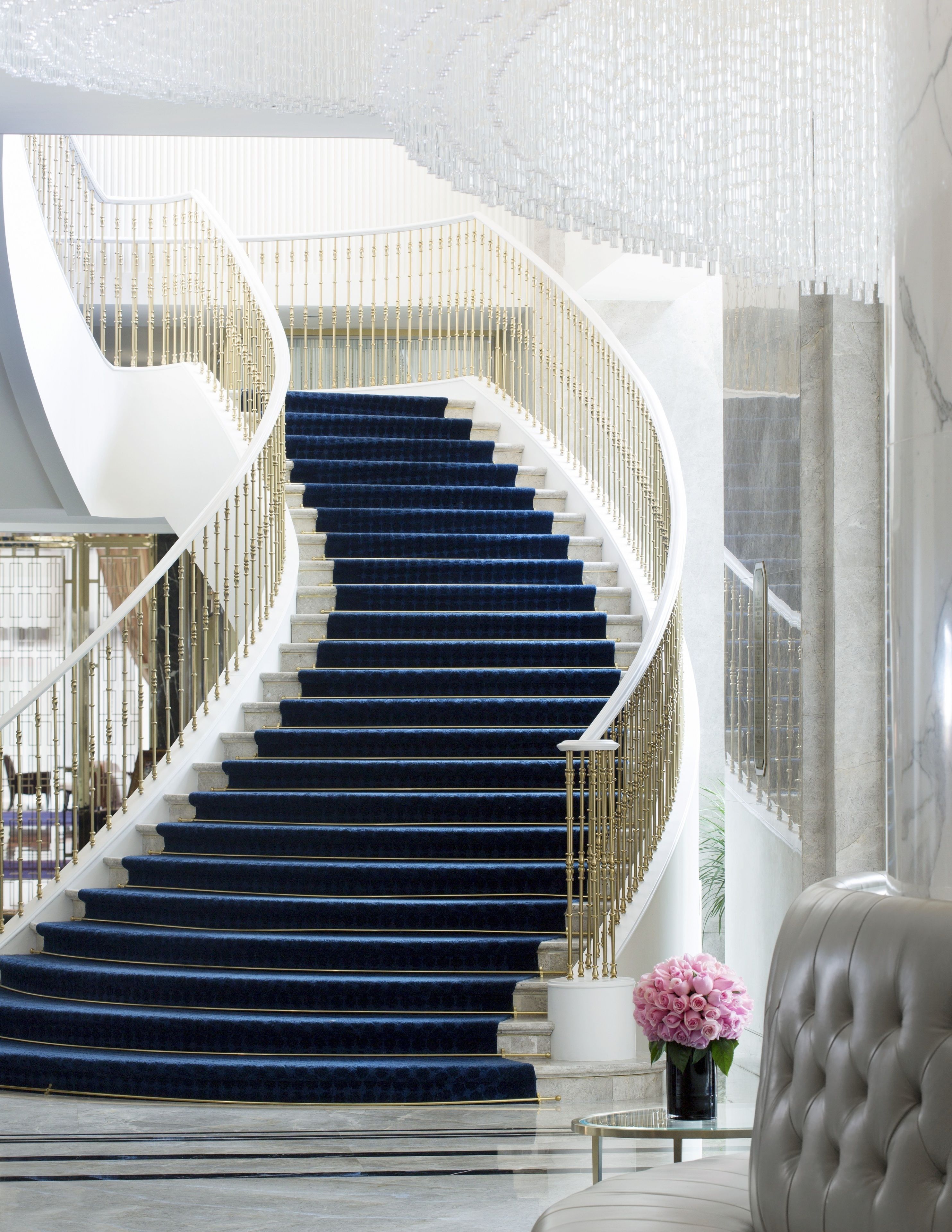 2 bars/lounges, lobby lounge