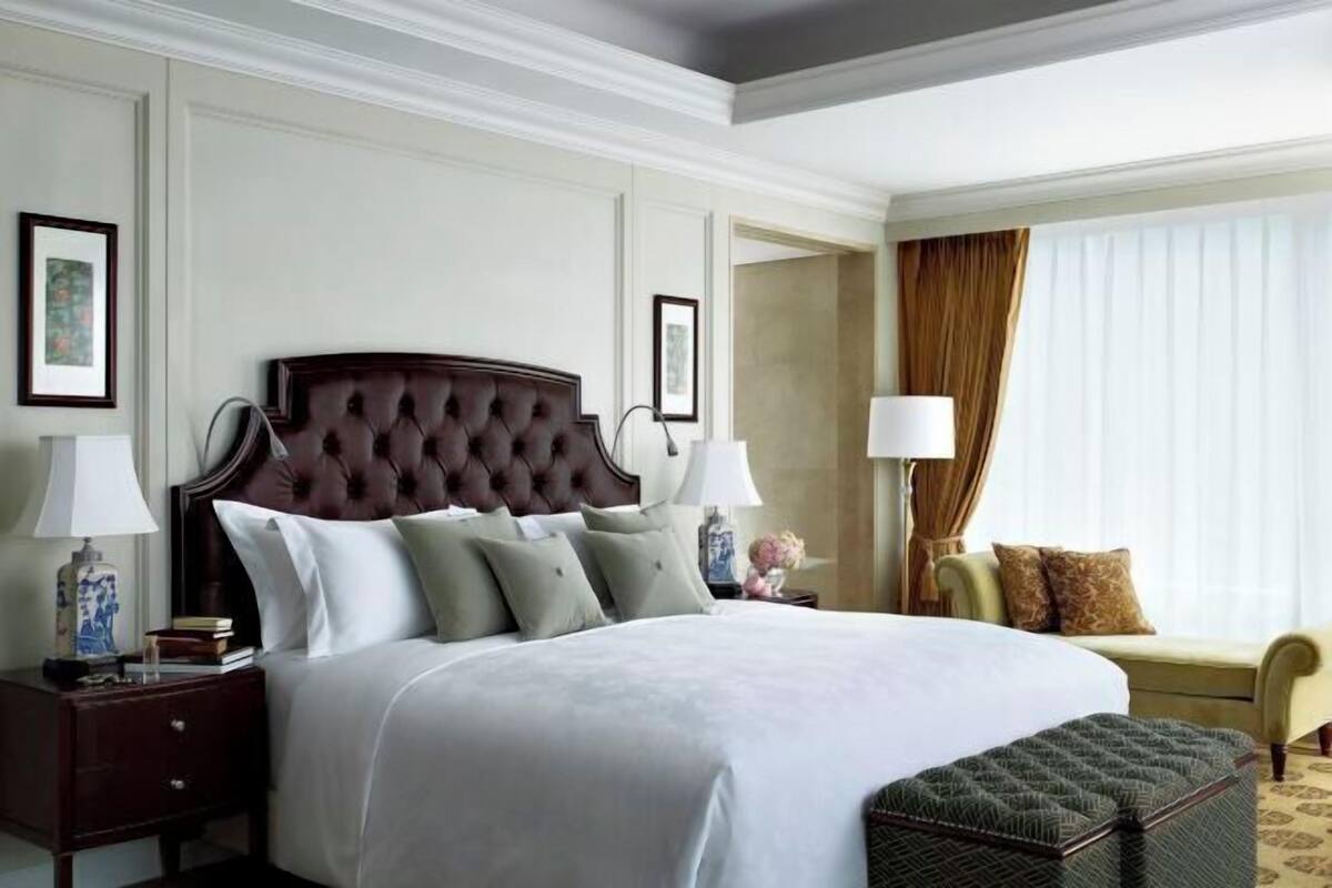 Premium bedding, down duvets, minibar, in-room safe