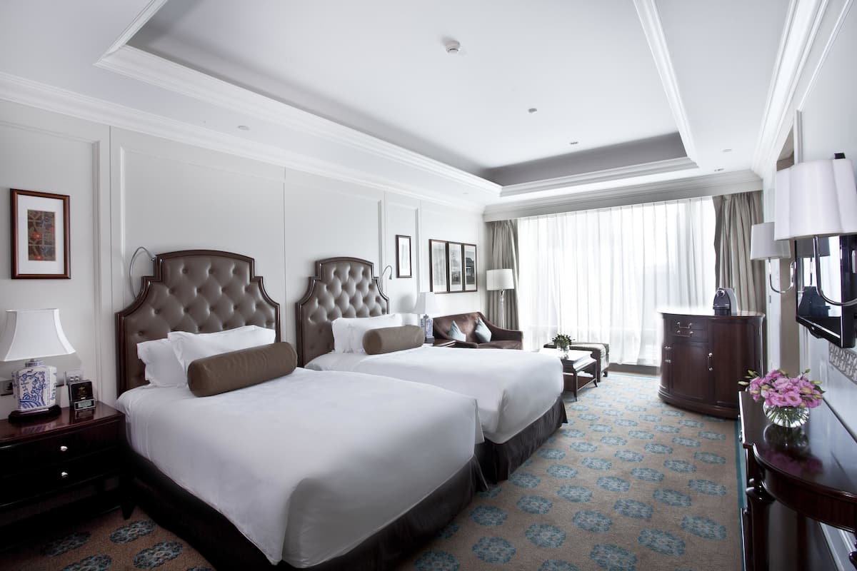 1 bedroom, premium bedding, down comforters, minibar